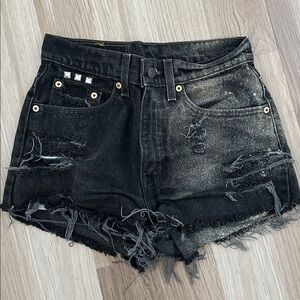 LEVI’S | High Waisted Black Denim Shorts